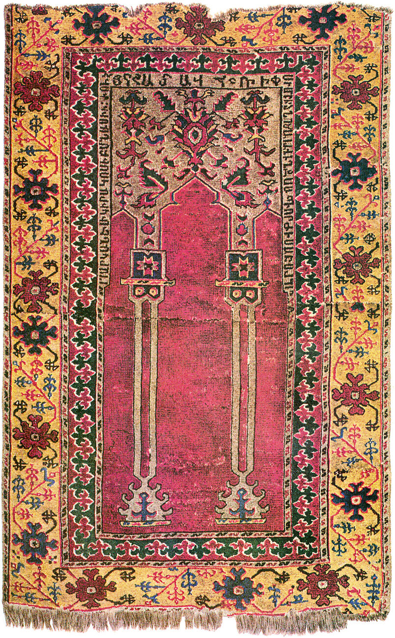 Ил. 12. Ковер «Хоран» (Алтарь). Северный Арцах, село Бананц. Имеет надпись с датой «1202 г.». Фотография ковра из книги Gantzhorn Vol. (1998). Orientalische Teppiche, Köln: Taschen, s. 485