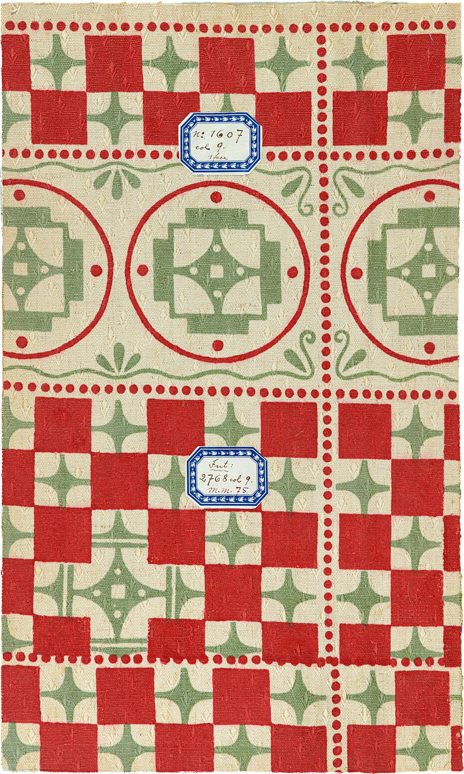 Ил. 10. Образец ткани. Й. Хоффман (?). Венские мастерские. 1908. Производилась на фабрике Ш. Штейнера (?), Франция. Хлопчатобумажная ткань, набойка. 38,5 × 23,5 см. Частное собрание, Санкт-­Петербург
