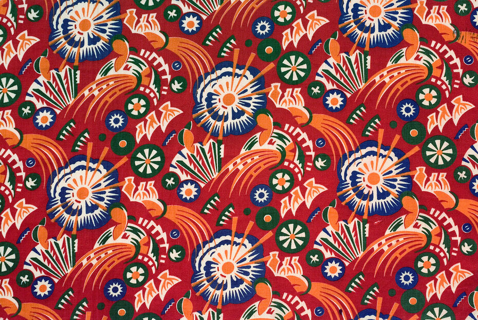 Ил. 4. Кира Щуко. Ситец декоративный «Деревенский комсомол». 1927. Иваново-­Вознесенский государственный текстильный трест. Иваново-­Вознесенская губерния. Х/б ткань, прямая печать. 24,5 × 60 см. Из собрания Ивановского государственного историко-­краеведческого музея имени Д. Г. Бурылина