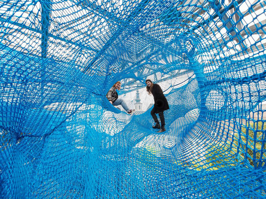 Ил. 10. Nume/For Use. Tube Linz. 2019. Нейлон. Центр современного искусства, Линц