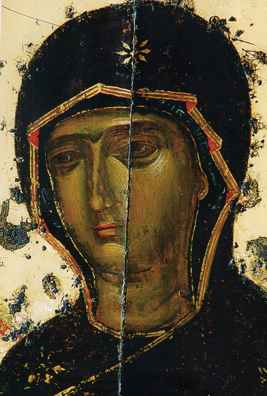 Ил. 3. Лик Богоматери. Деталь иконы. Благовещение с Феодором Тироном. 1360–1370-е. Новгород. Из церкви Бориса и Глеба в Плотниках. Дерево, темпера. 202 × 157. Новгородский музей-заповедник